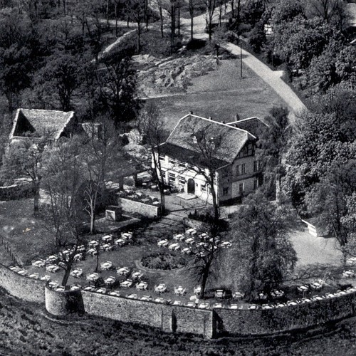 Luftbild der Burg Vlotho von Südosten, um 1960 (Westdt. Luftfoto, Bremen).